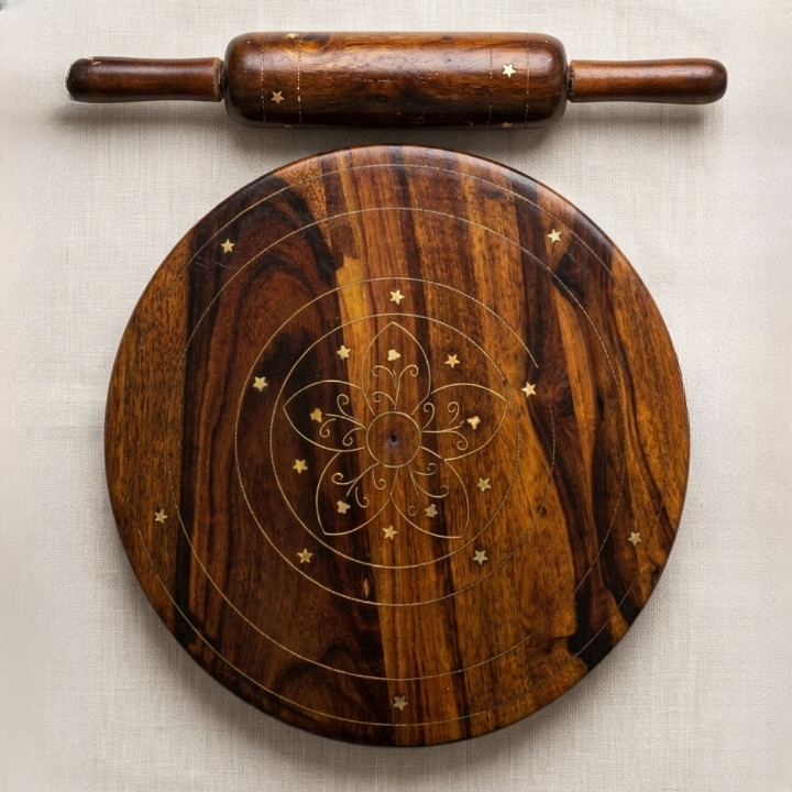 Shesham Wood & Brass Patra Bellon Set �Premium Roti Making Board & Rolling Pin