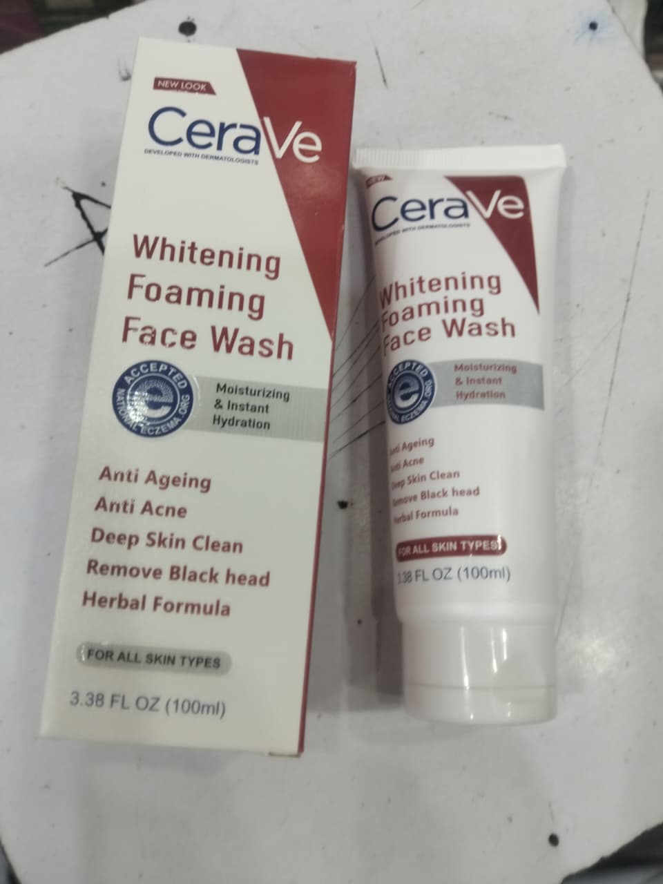 CeraVe Foaming Face Wash �Brightening Cleanser with Ceramides for Normal to Oily Skin (100ml)