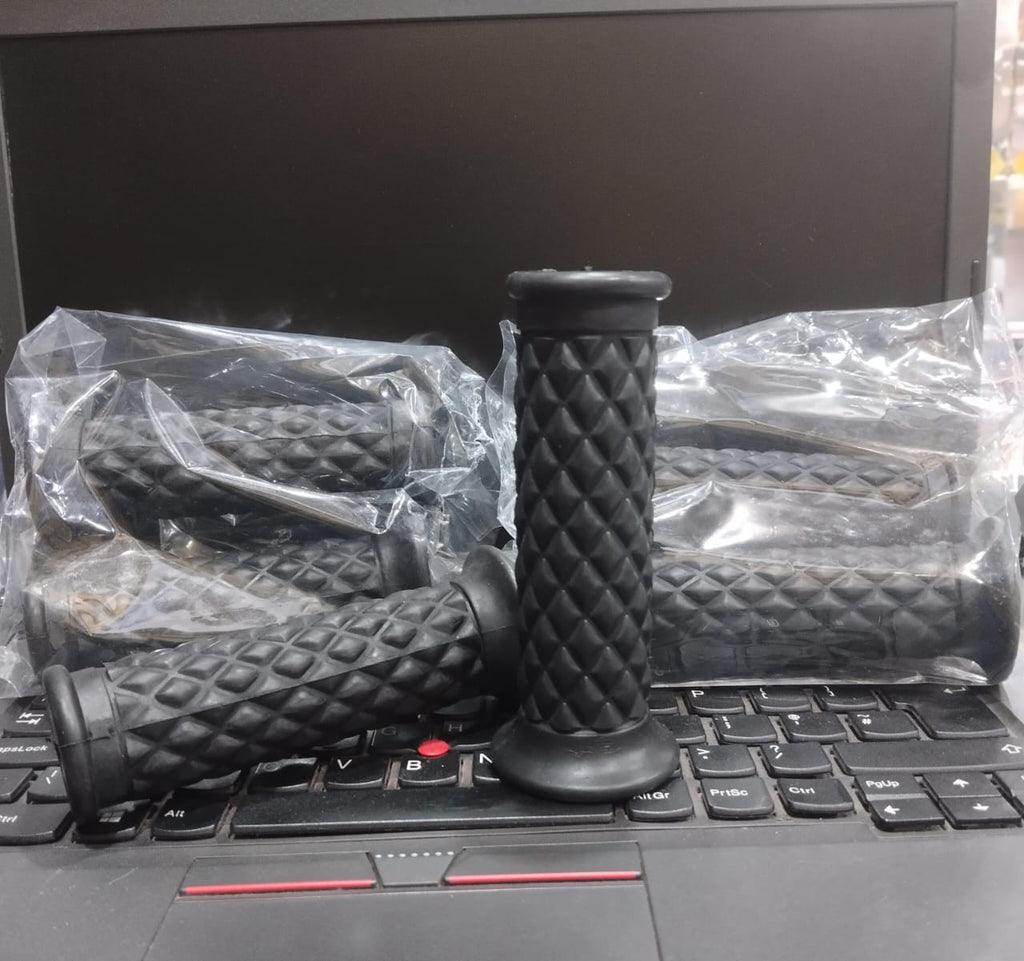 Cafe Racer Diamond Style Rubber Handlebar Grips with Bar Ends �Black (Pair)