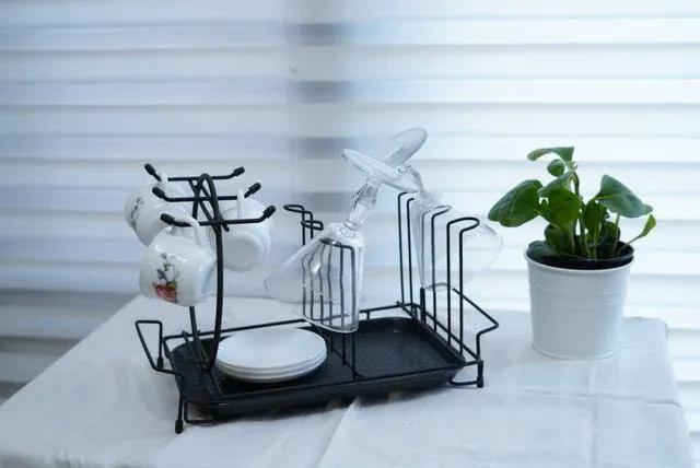 Black Metal Mug & Glass Holder for Kitchen