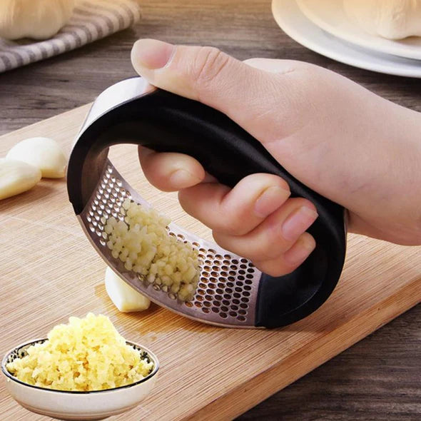 Manual Garlic Press Stainless Steel Handheld Ginger Garlic Curve Mincer Chopping (Random Color)