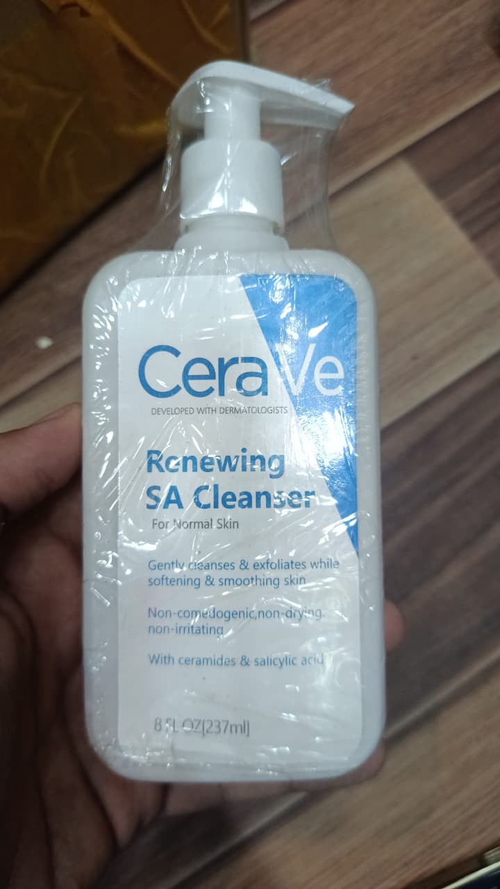 CeraVe Renewing SA Cleanser with Salicylic Acid �Exfoliating Face & Body Wash for Rough, Bumpy Skin (237ml)