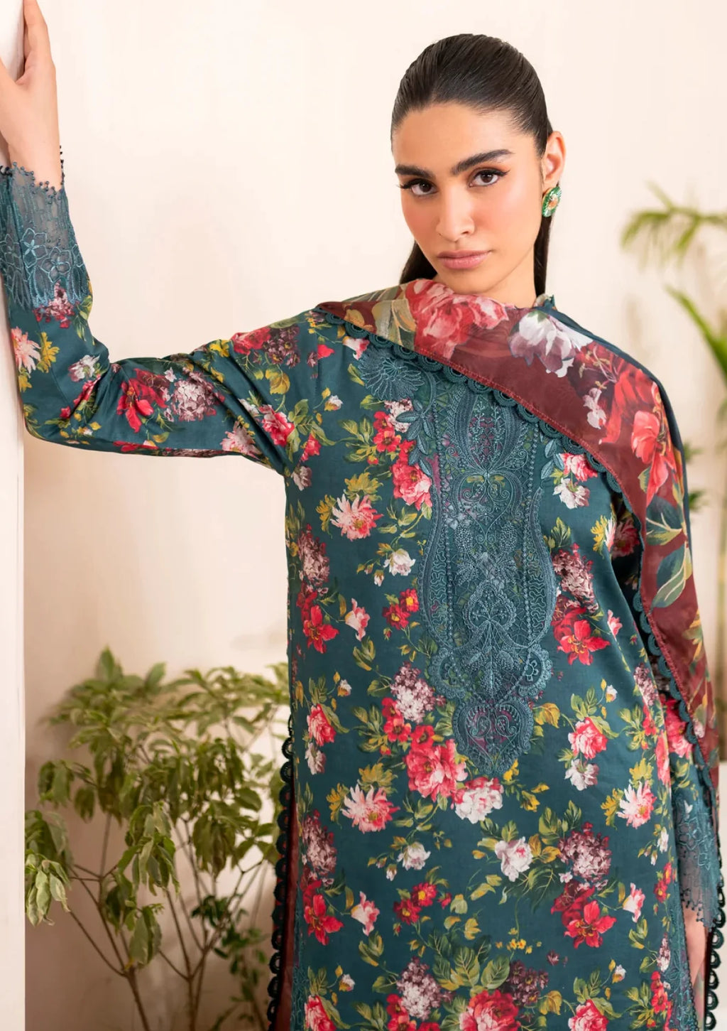Elegant Floral Embroidered Lawn 3 Piece Unstitched Suit with Chiffon Dupatta