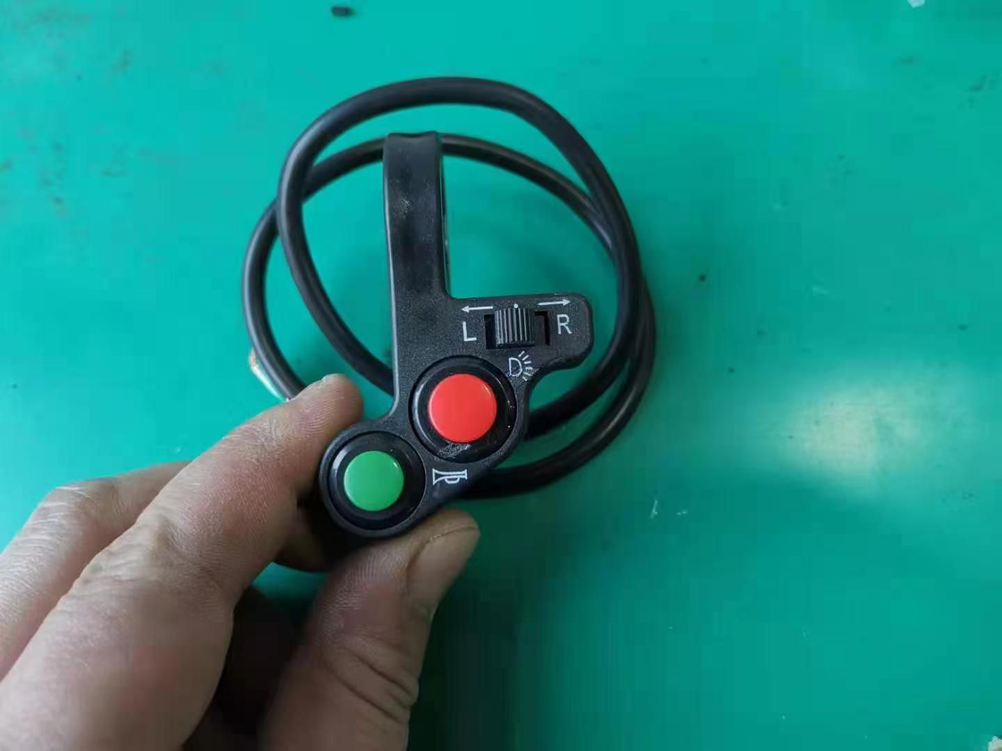 Universal Motorcycle Handlebar Switches ON/OFF Button Connector Horn Turn Signal Lights Head Spot Light Switch