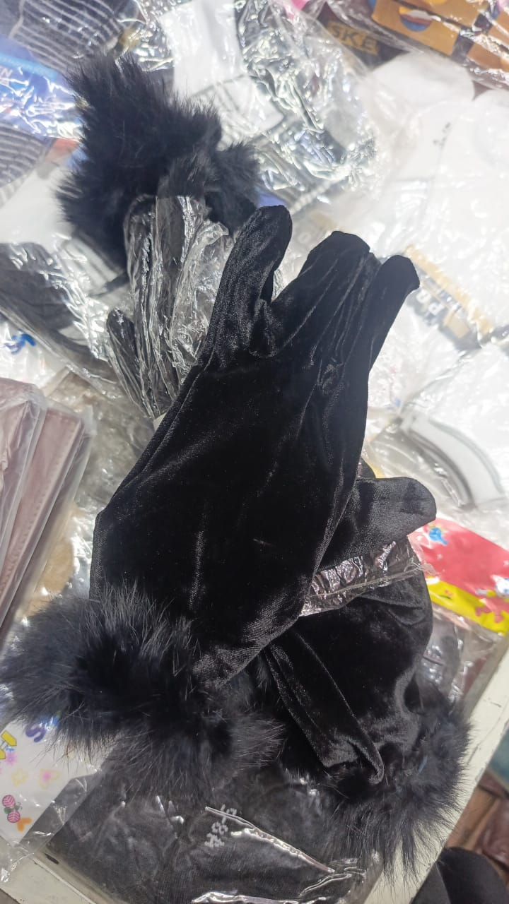 Women's & Girls Black Winter Velvet Gloves with Fur Cuff �Warm Soft Hand Gloves (1 Pair)