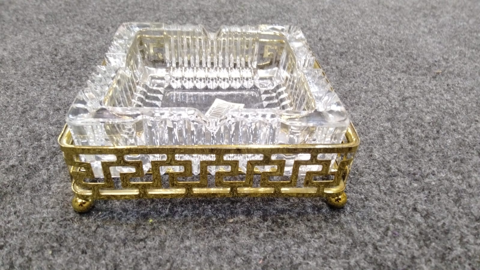 Luxury Metal & Crystal Ashtray KD-1379 �Elegant Decorative Cigarette Ash Tray Size 13x13x4.5cm
