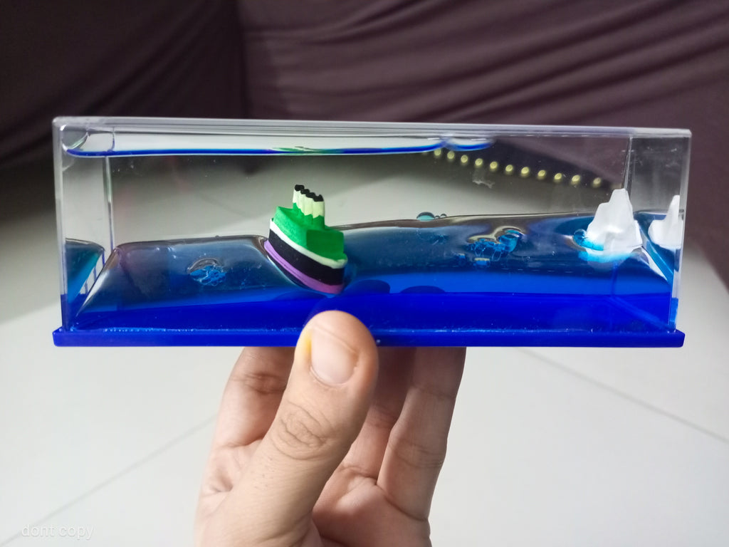 Titanic Unsinkable Fluid Drift Bottle �Acrylic Cruise Ship Decor with Iceberg Scene | Relaxing Liquid Motion Display for Car Dashboard & Home