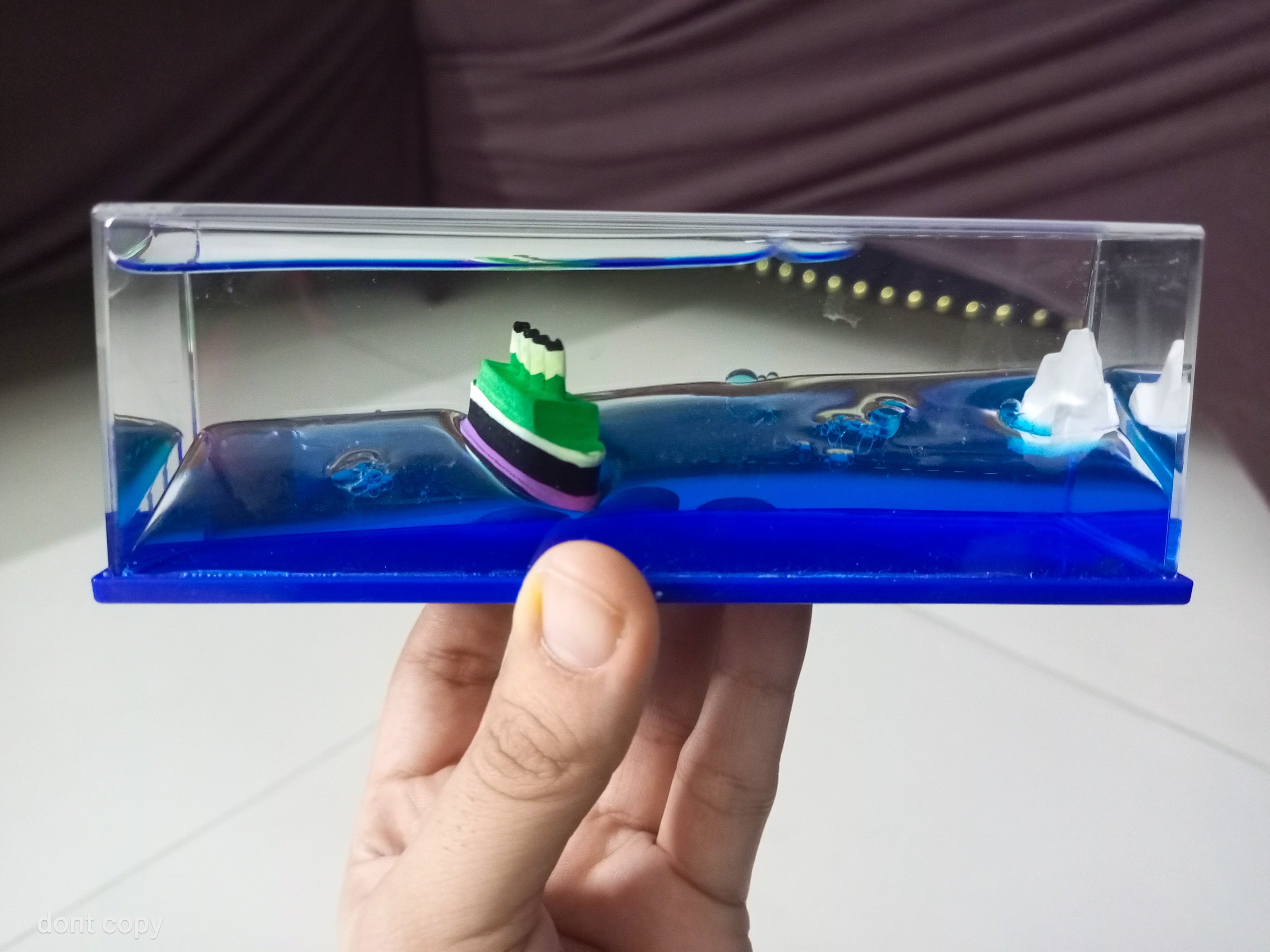 Titanic Unsinkable Fluid Drift Bottle �Acrylic Cruise Ship Decor with Iceberg Scene | Relaxing Liquid Motion Display for Car Dashboard & Home