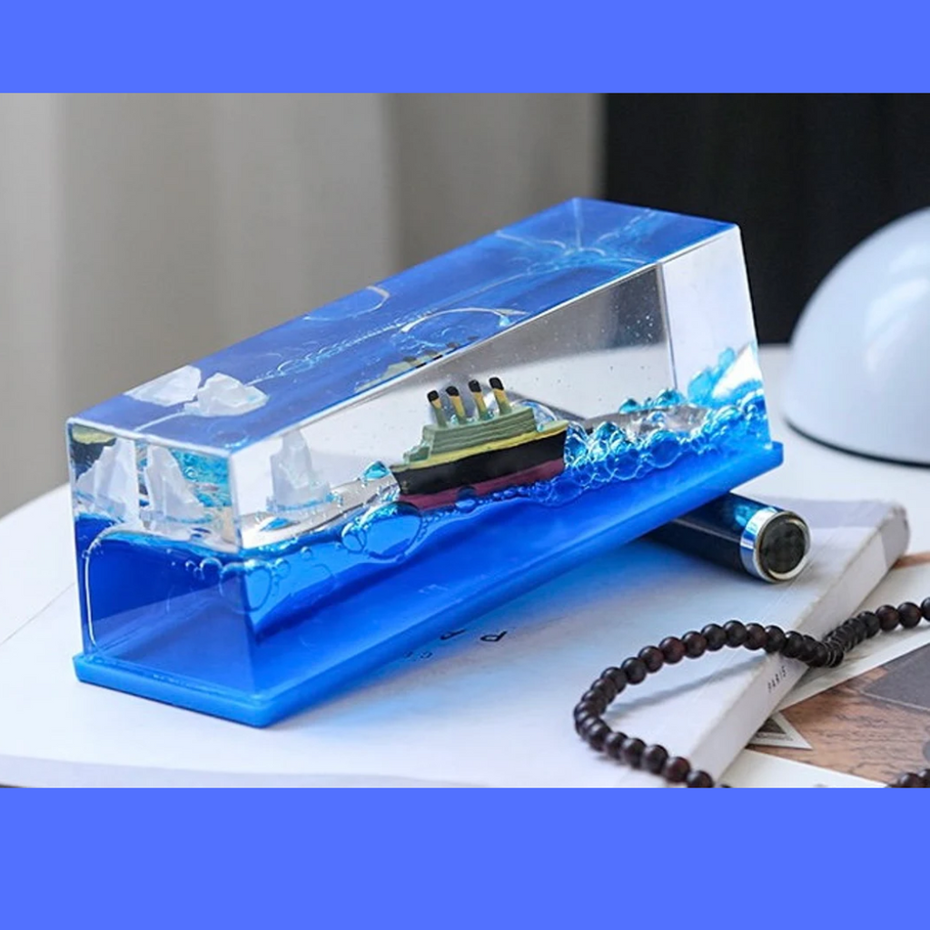 Titanic Unsinkable Fluid Drift Bottle �Acrylic Cruise Ship Decor with Iceberg Scene | Relaxing Liquid Motion Display for Car Dashboard & Home