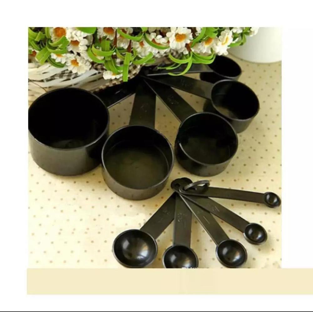 Black Kitchen Measuring Set with Stainless Steel Cutters
