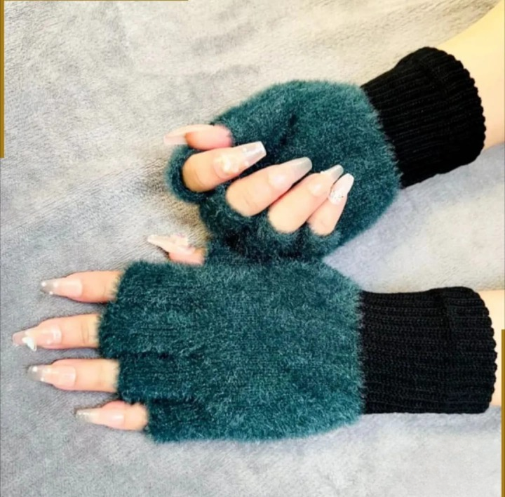 Winter Half Finger Pair Gloves For Women Plush Warm Fingerless Pair Gloves In Multicolor (Random Color)