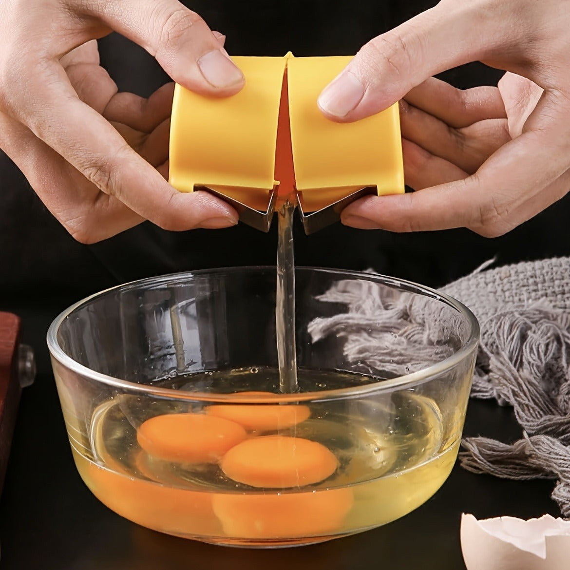 Egg Shell Opener Cutter �Portable Stainless Steel Egg Topper Tool for Boiled Eggs (Random Color)