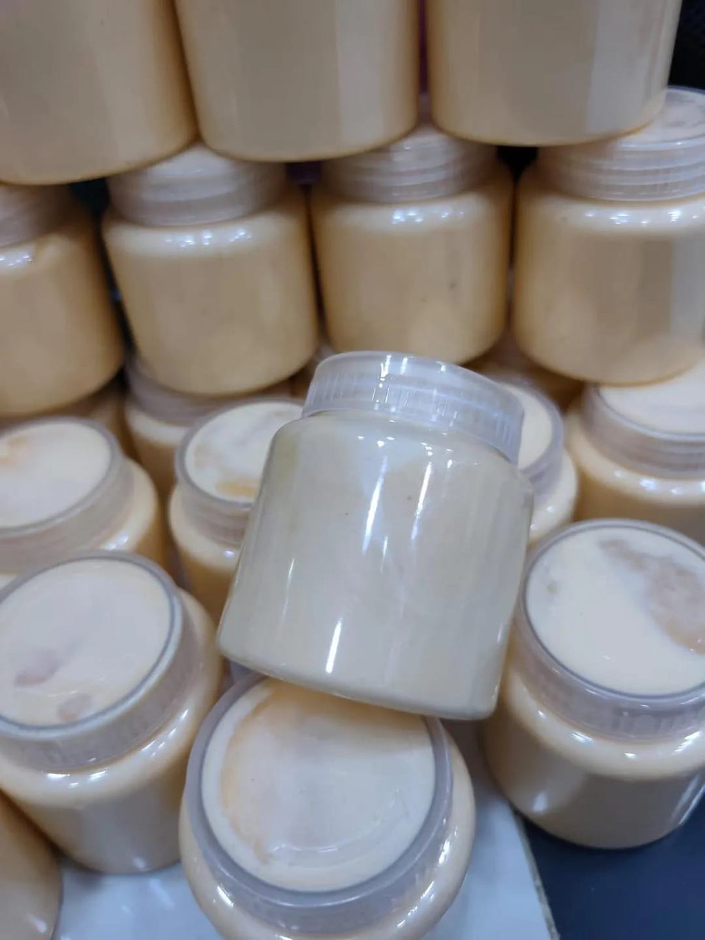Zafrani Whitening Cream Natural Skin Care Formula Brightens Complexion Reduces Dark Spots Enhances Smooth Radiant Glow - 250g