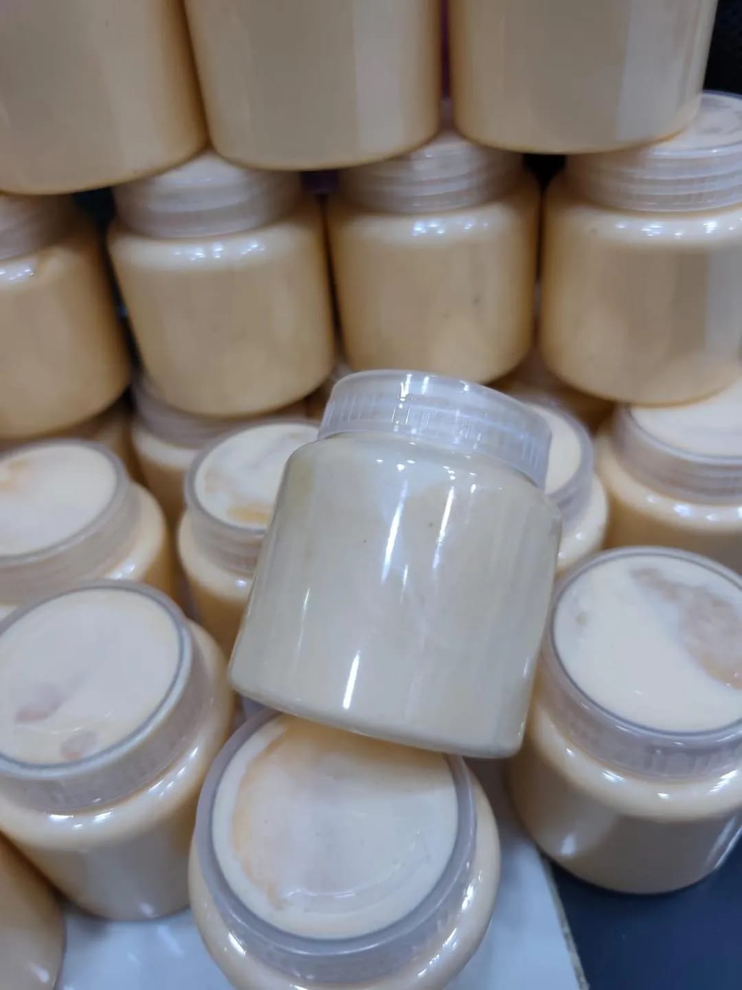 Zafrani Whitening Cream Natural Skin Care Formula Brightens Complexion Reduces Dark Spots Enhances Smooth Radiant Glow - 250g