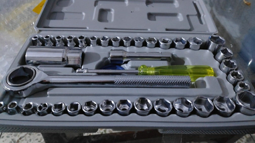 40pcs Aiwa Socket Wrench  Tool Kit &amp; Screwdriver And Socket Set