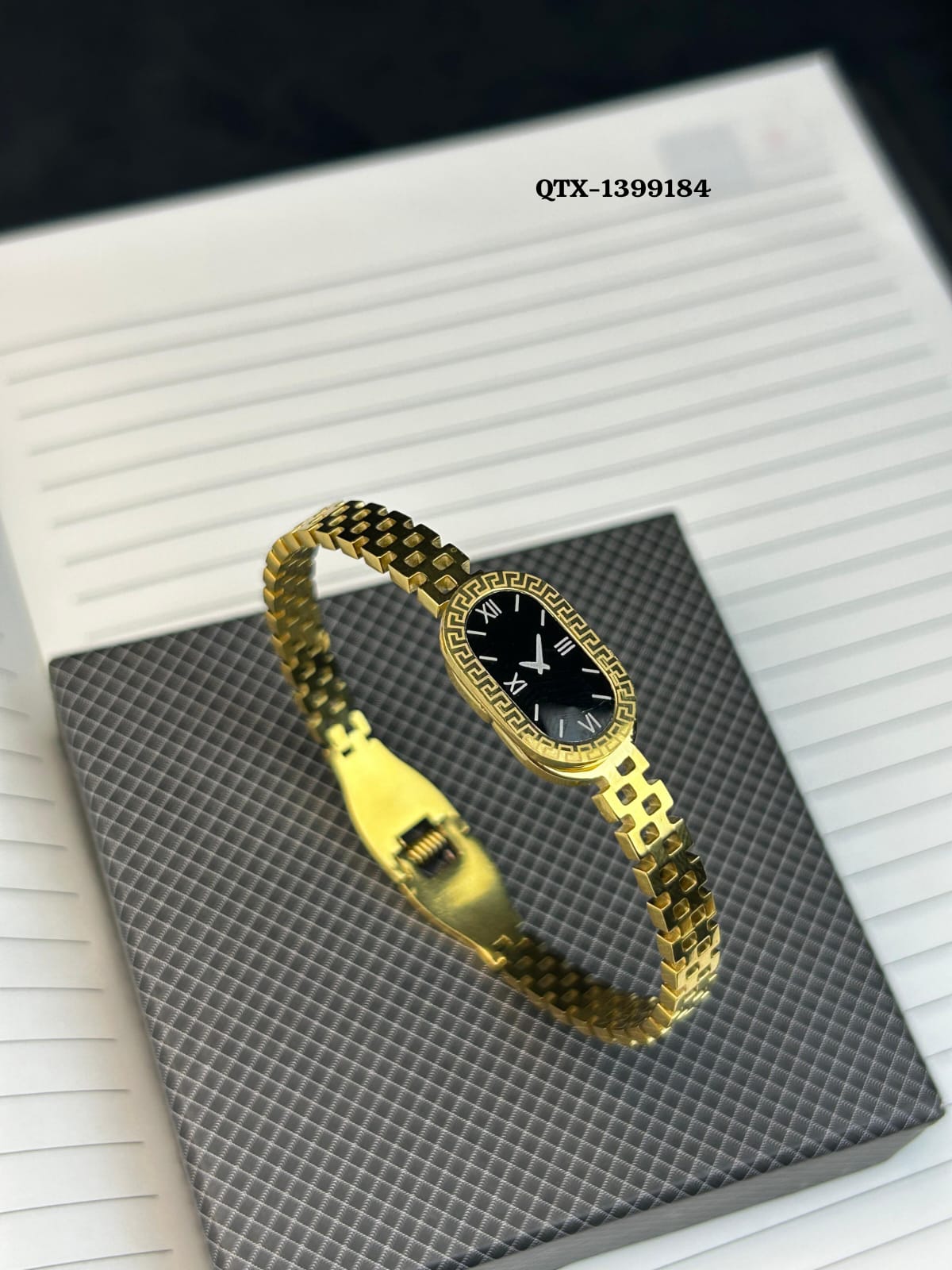 Fake Watch Handcuff Bracelet for Women �Stylish Gold Wrist Watch - QTX-184