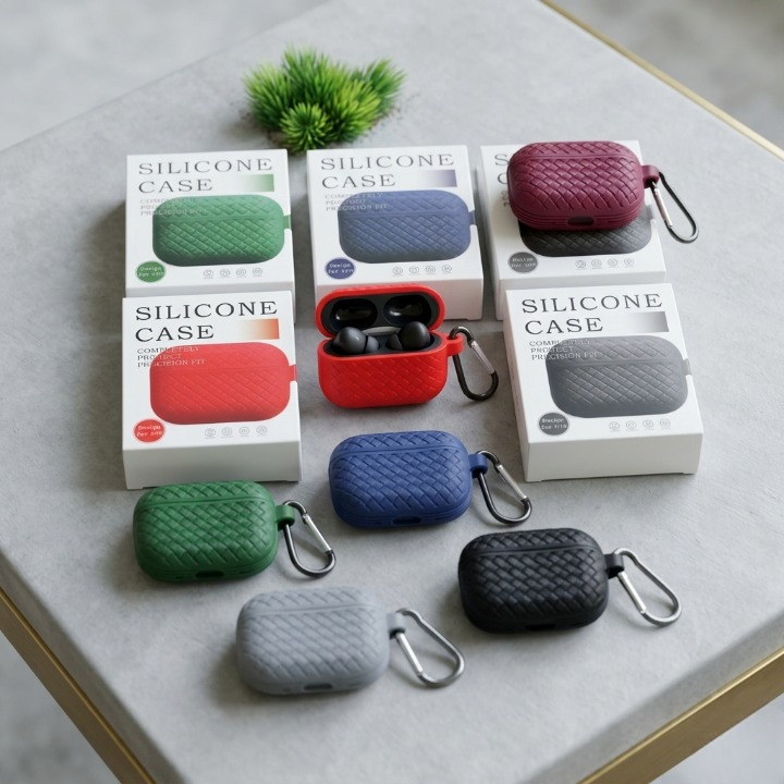 Silicone Case for AirPods Pro / Pro 2 - High Quality Protective Cover - Random Color