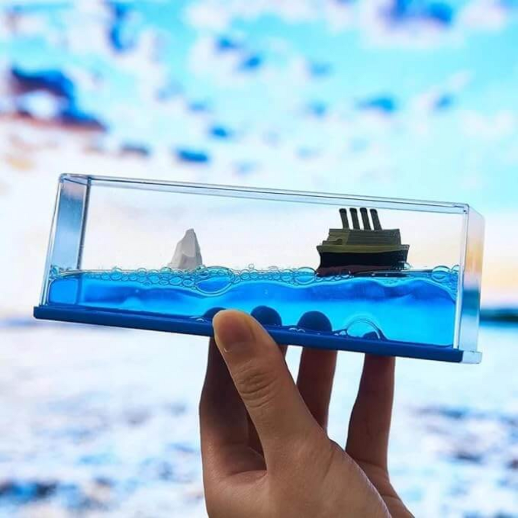 Titanic Unsinkable Fluid Drift Bottle �Acrylic Cruise Ship Decor with Iceberg Scene | Relaxing Liquid Motion Display for Car Dashboard & Home