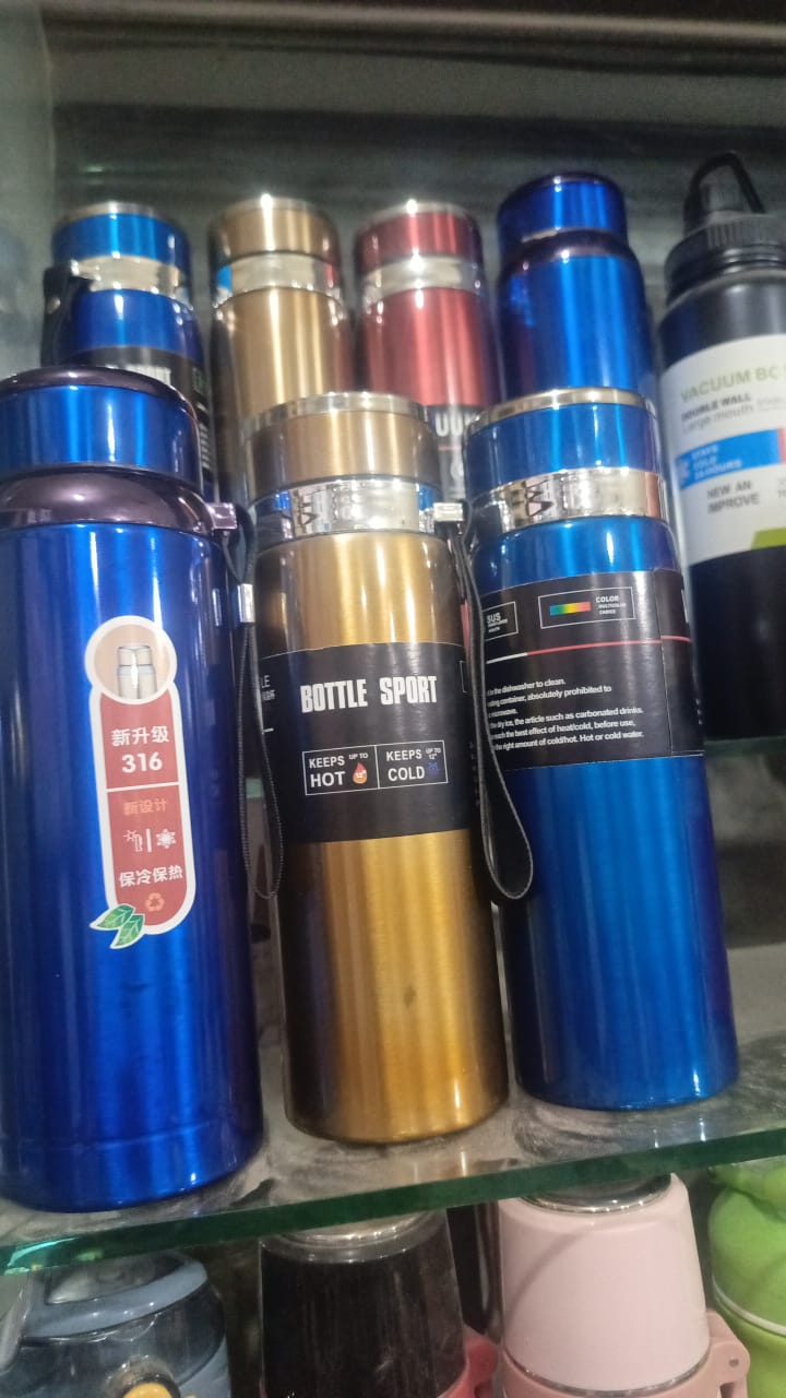 1000ml Large Capacity Stainless Steel Thermos Bottle �Hot &amp; Cold Vacuum Flask Water Bottle (Random color & sticker)