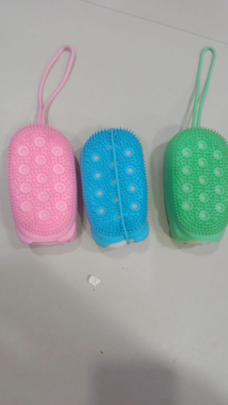 Silicone Body Scrubber Bath Sponge �Soft Exfoliating Shower Brush for Men & Women (Random Color)