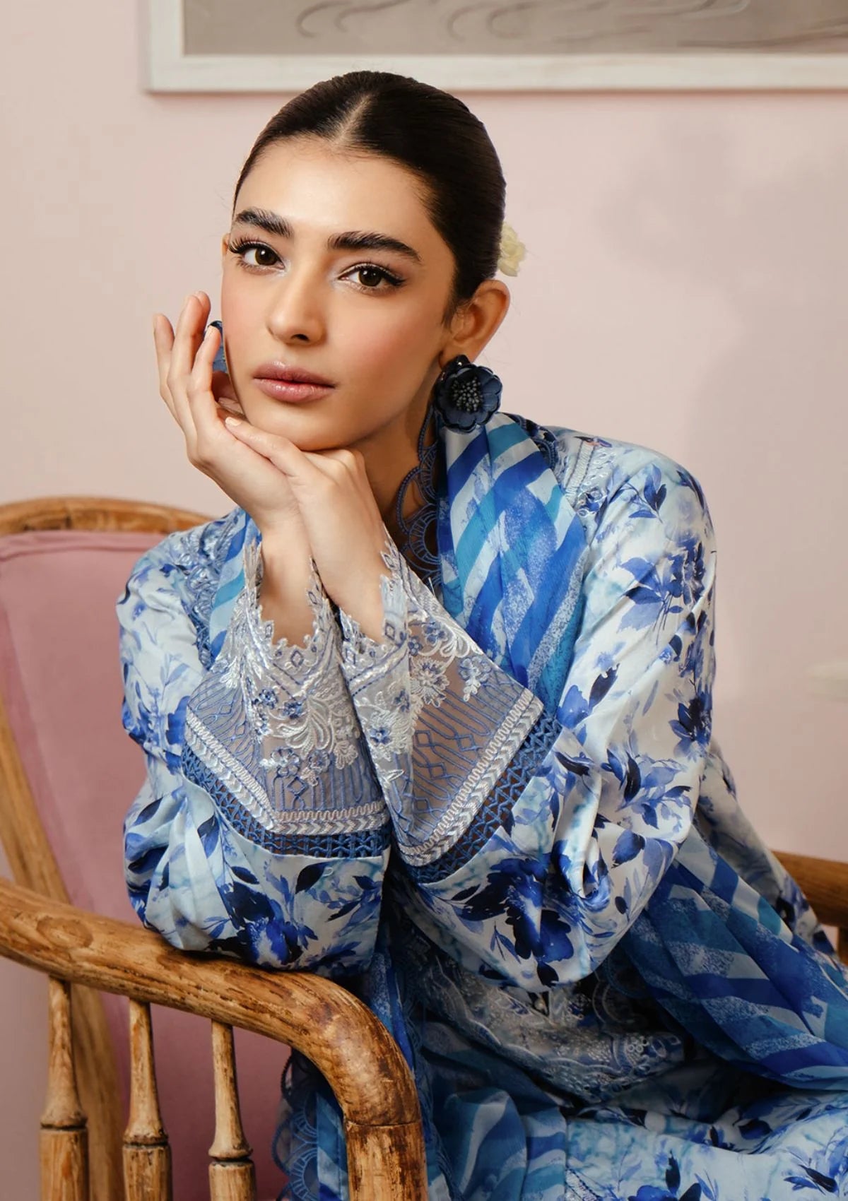 Malina Embroidered Luxury Lawn Unstitched 3Pc Suit �Ice Blue Floral Digital Print with Chiffon Dupatta