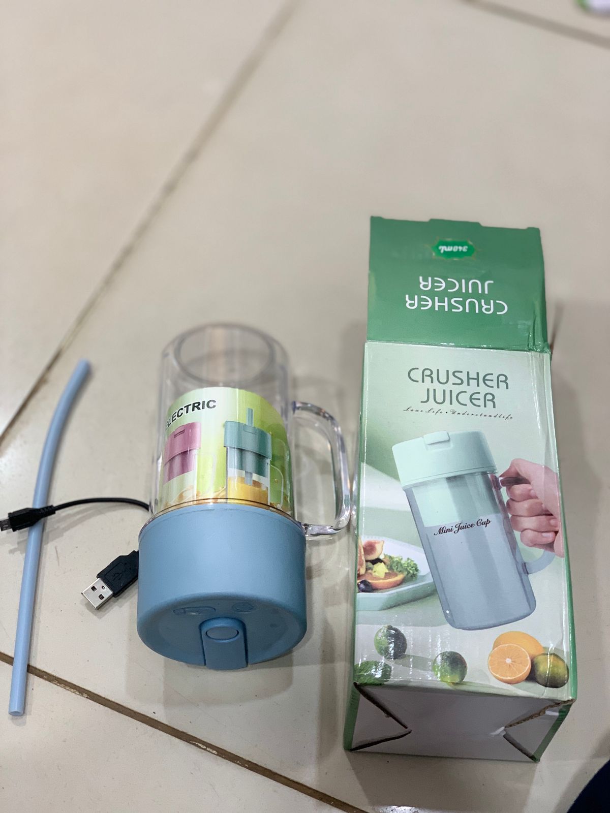 Portable Mini Crusher Juicer �USB Rechargeable Electric Juice Cup with Straw & Handle for Fresh Shakes and Smoothies