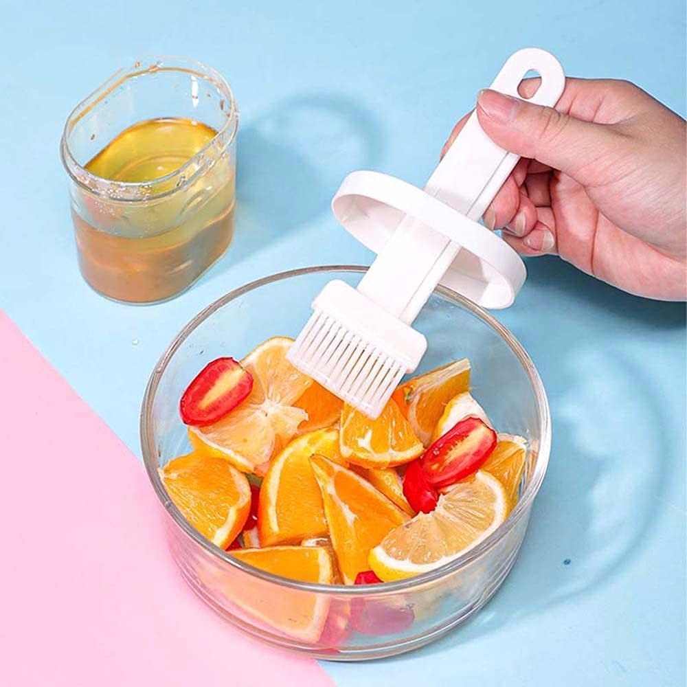 Plastic Oil Bottle Seasoning Dispenser with Silicone Rubber Bristle Brush for BBQ, Oil Brush Bottle Set Oil Storage Container for Kitchen (random color )