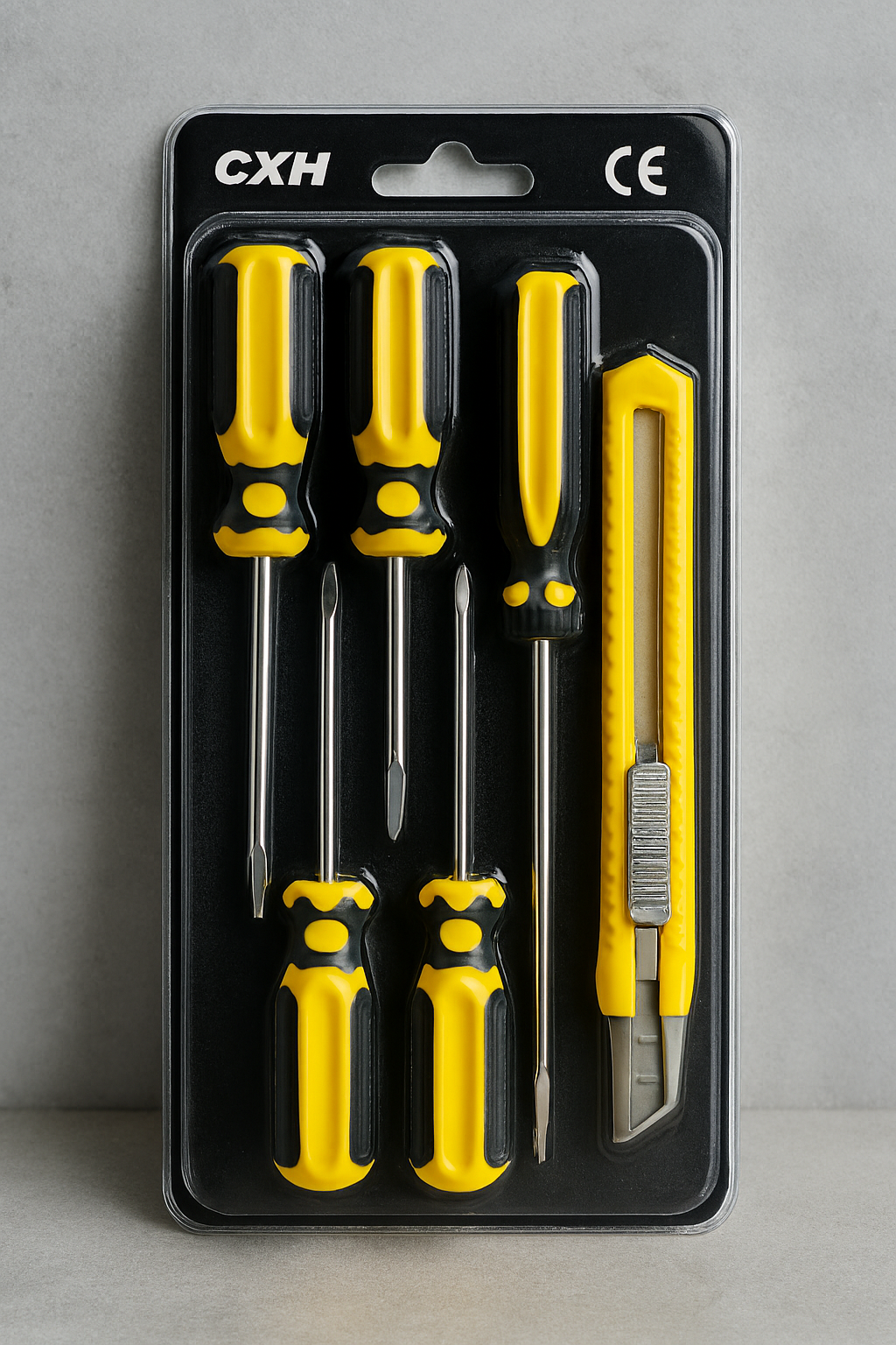 Set of 5 Screwdrivers &amp; 1 Cutter �High Quality Hand Tool Kit with 2 Straight, 3 Cross Screwdrivers &amp; Sharp Cutter for Household and DIY Use