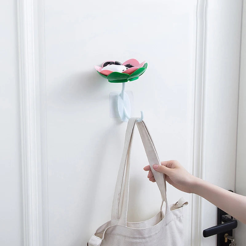 Double Wall Hanging Drain Soap Box Multifunctional Lotus Flower Shaped Soap Holder Bathroom Rack Household Non-slip Storage Hook (Random colors)