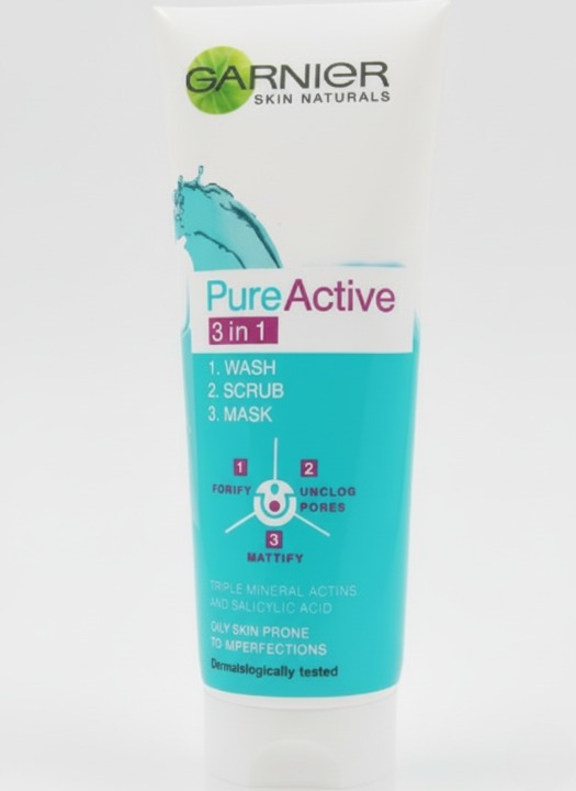 Garnier 3 in 1 Pure Active Face Wash �100ml Liquid Cleanser for All Skin Types, Deep Cleansing and Refreshing Skincare