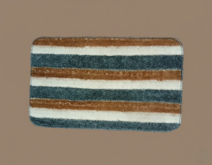 Versatile Absorbent Mat �25"x16" Ultra-Soft Microfiber Quick-Dry Mat with Non-Slip Backing for Bathroom, Kitchen, and Living Spaces ( Random Design)
