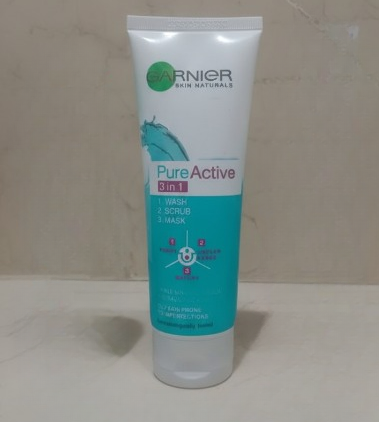 Garnier 3 in 1 Pure Active Face Wash �100ml Liquid Cleanser for All Skin Types, Deep Cleansing and Refreshing Skincare