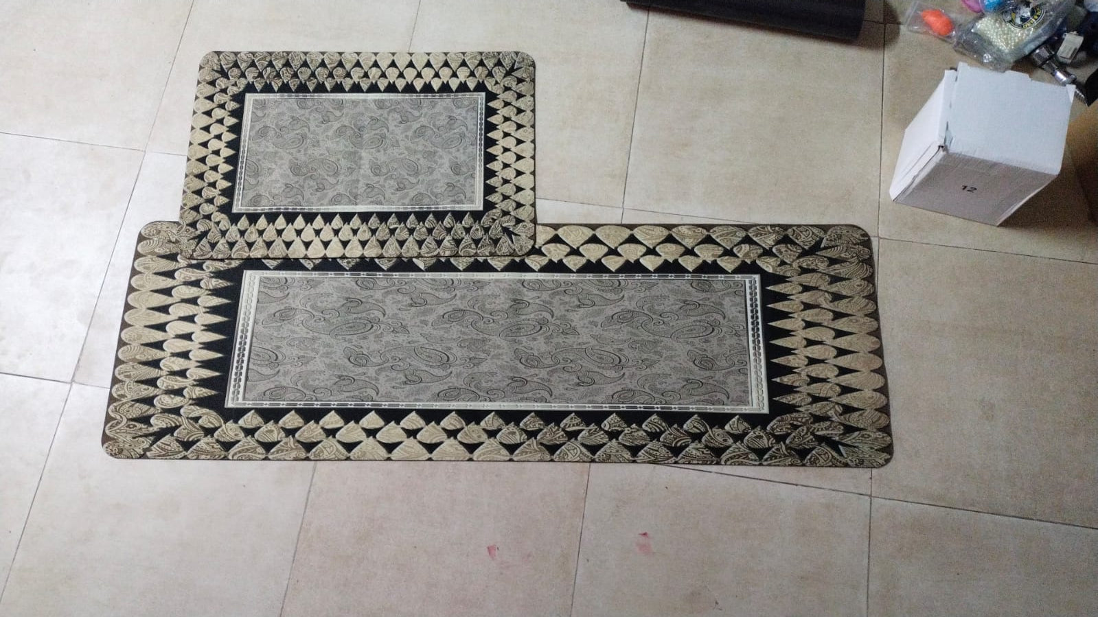Antislip mats pack of 2pcs (Random Design)size:40*120&amp;40*60cm