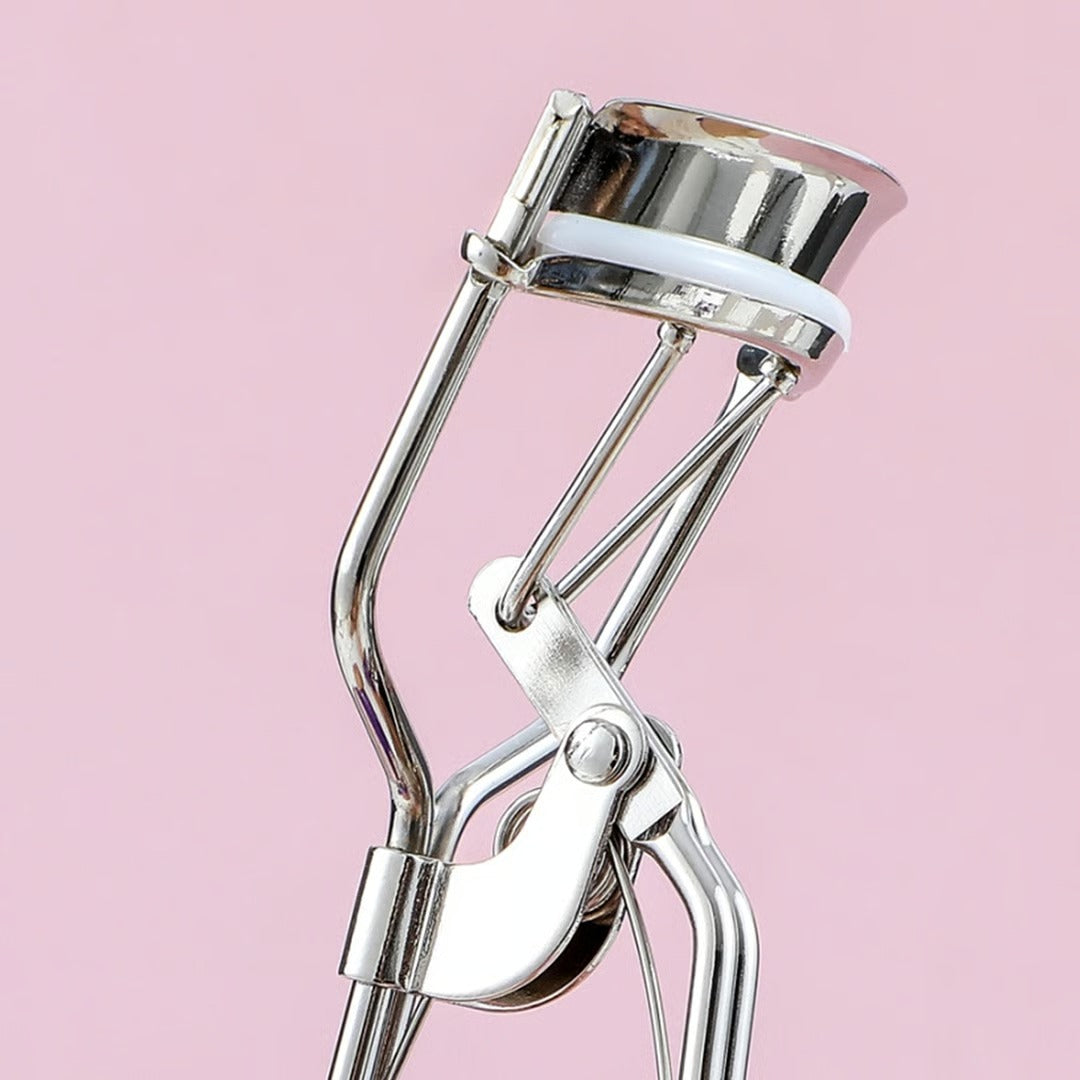 Eyelash Curler, Makeup Tool With Silicone Cushioned Curler Pad ,Creates Eye-Opening &amp; Lifted Lashes (random color)