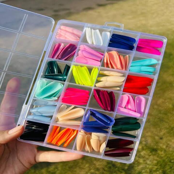 576 pcs nails with box ,Reusable Artificial nails, 24 different colours, beautiful fake nails American Nail for Girls Women Without Glow (Random color)