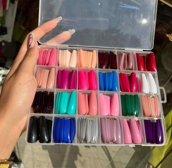 576 pcs nails with box ,Reusable Artificial nails, 24 different colours, beautiful fake nails American Nail for Girls Women Without Glow (Random color)