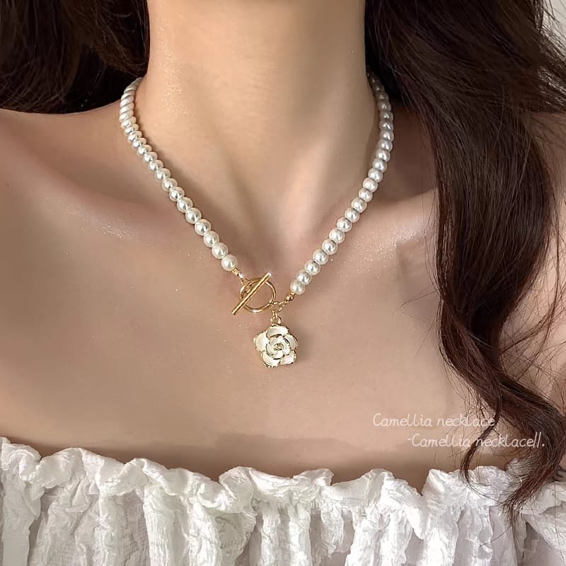 Elegant Korean Camellia Pendant light luxury niche pearl for girls - black