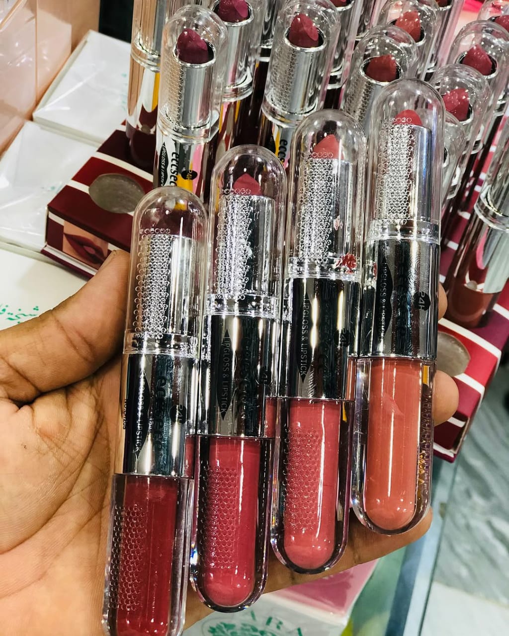 Highly Pigmented, Soft And Smooth Texture Matt - 2 in 1 Lipstick + Lipgloss (Random color)