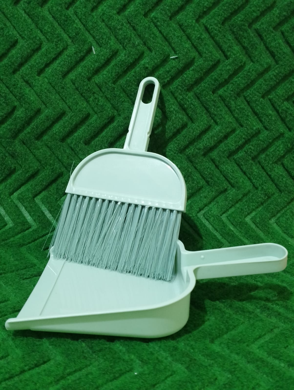 1 Pc Imported Mini Broom &amp; Dustpan Set - Perfect for Desktop Cleaning and Quick Cleanups (Random Color)