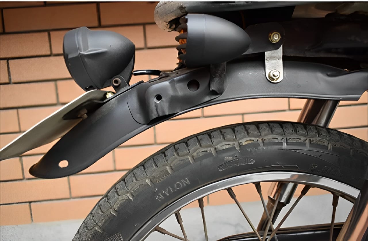 Motorcycle cafe racer backlight, Tale light, brake light with number plate holder 2 in 1 vintage quality ,grill backlight for bikes universal fitting