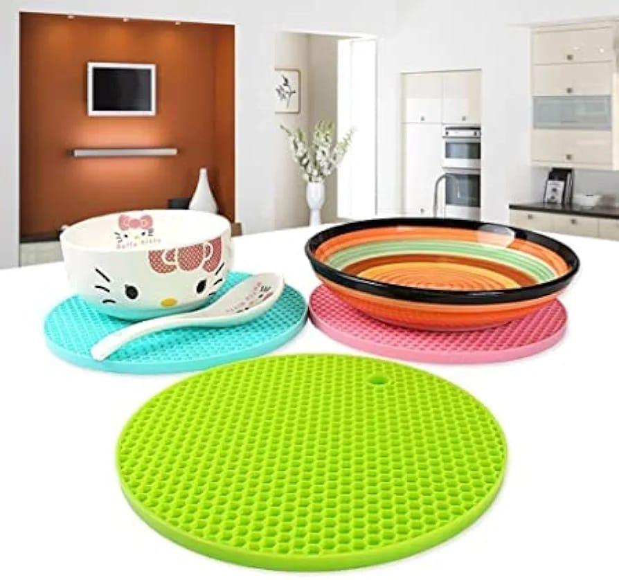 Multifunction Original Heat Resistant Silicone Mat Nonslip Pads Pot Holder Table Place mat (random color)