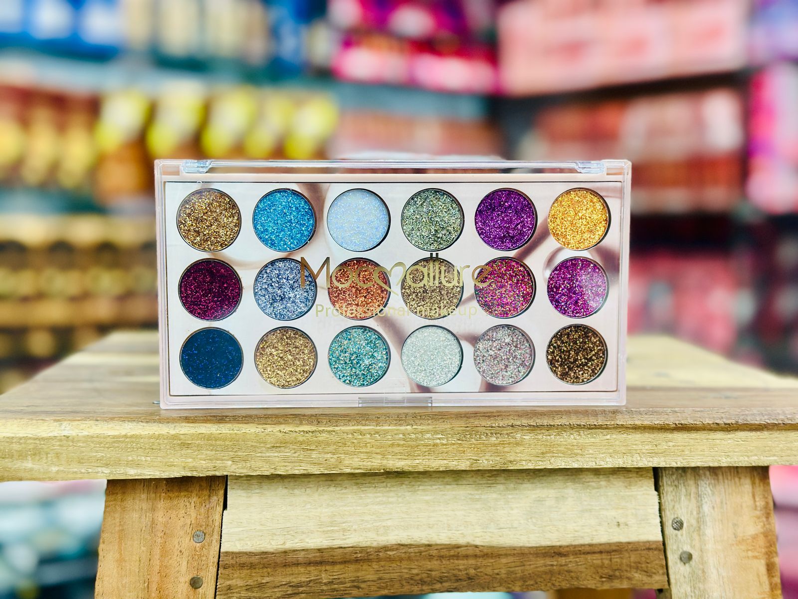 Mocallure Professional 18-Color Glitter Eyeshadow Palette �Bold, Shimmering Shades for Every Look
