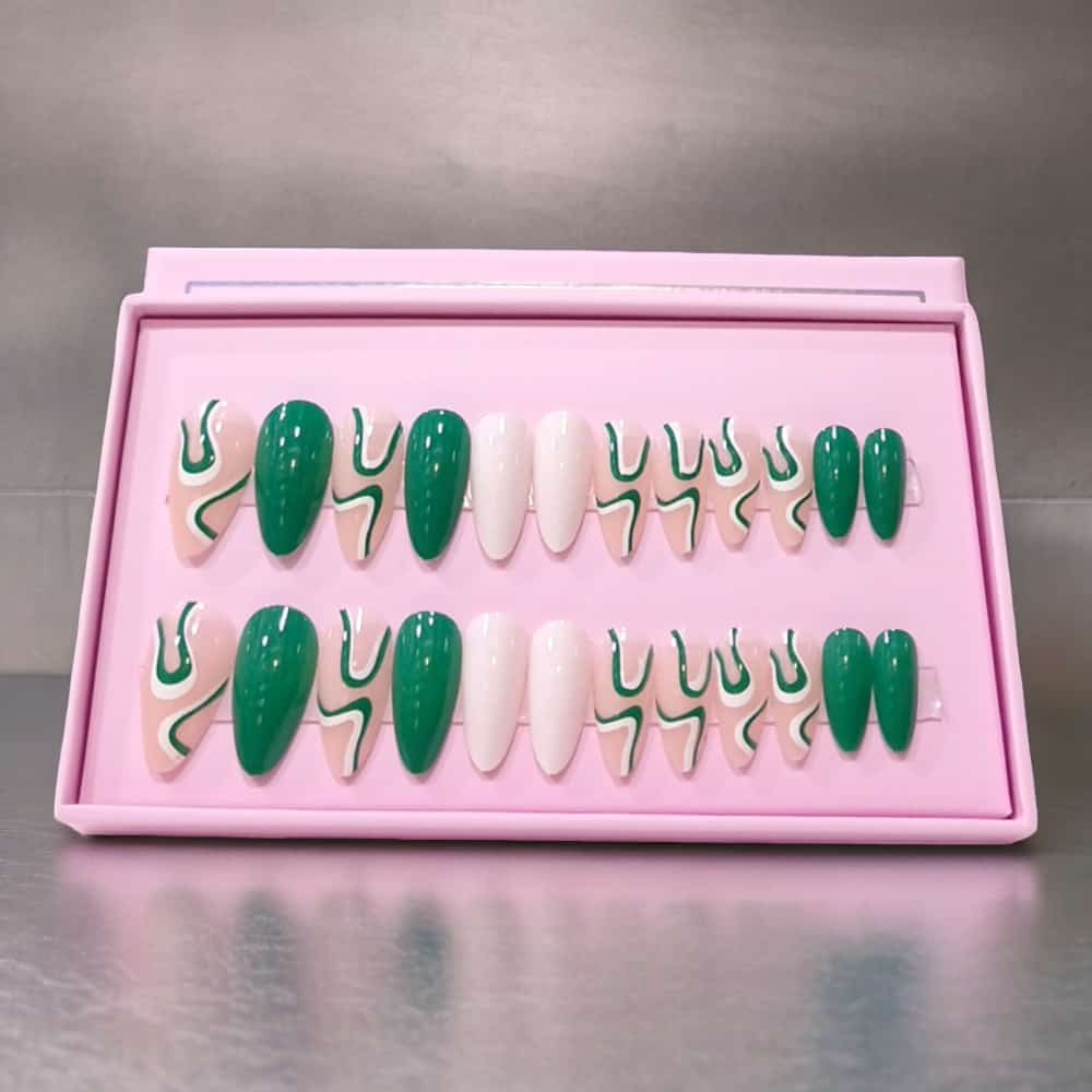 24Pcs O.TWO.O green Matte Nails with accessories – photo 1