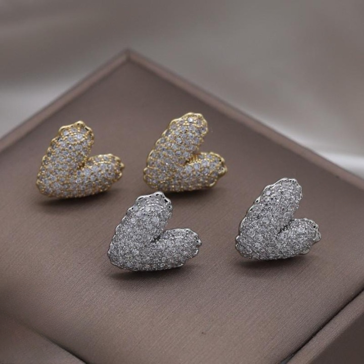 Zircon Heart Stud Earrings �Trendy Korean Fashion Jewelry for Girls &amp; Women - SILVER