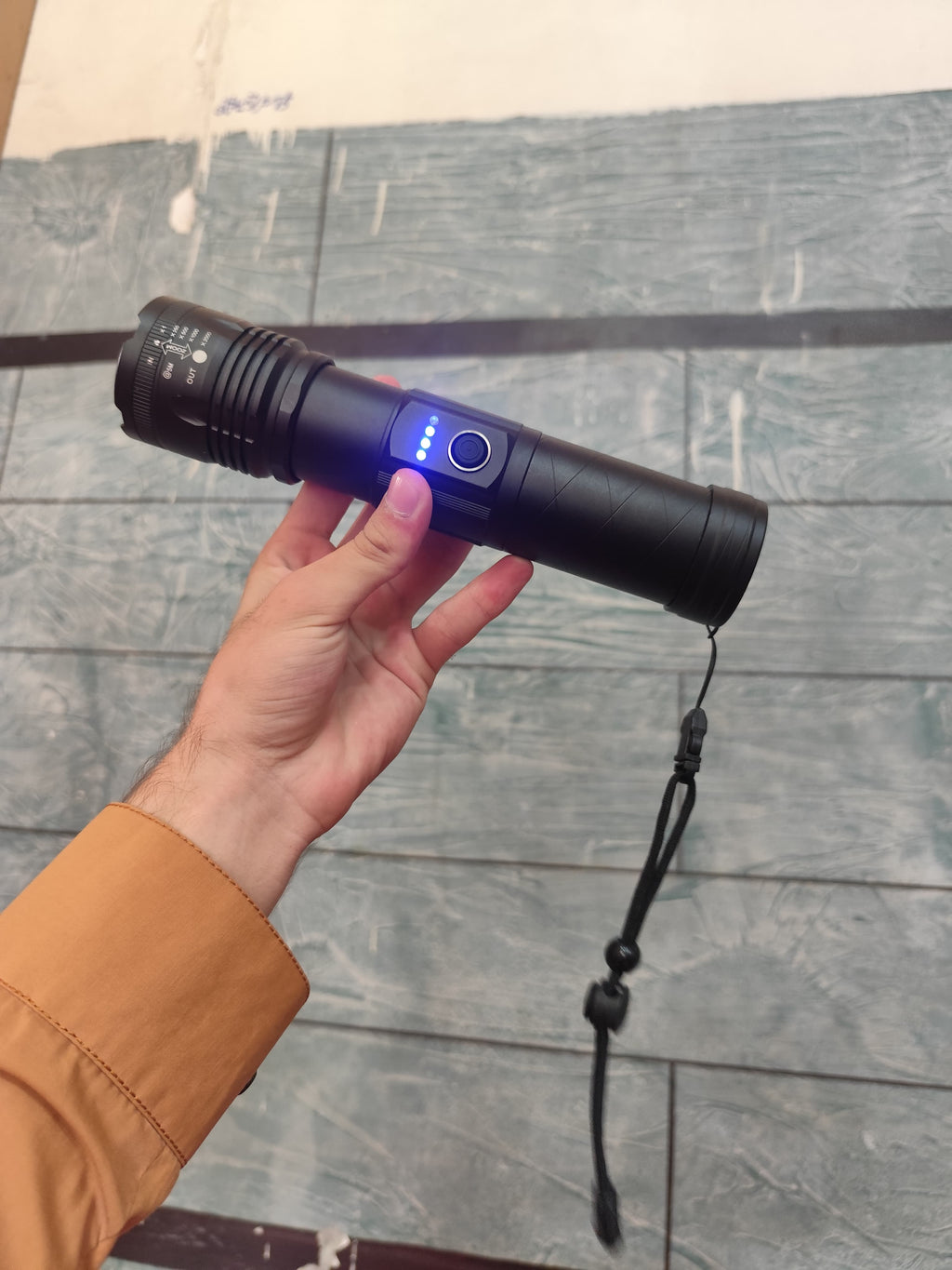 Tactical LED Flashlight Kit SP-38-1 �Rechargeable High Power Torch with 3x18650 Batteries &amp; Portable Hard Case (Range 1.5km)
