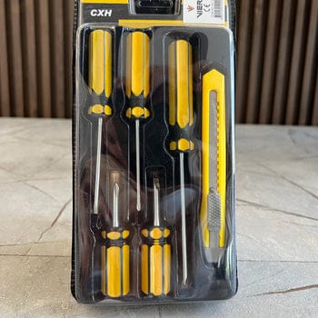 Set of 5 Screwdrivers &amp; 1 Cutter �High Quality Hand Tool Kit with 2 Straight, 3 Cross Screwdrivers &amp; Sharp Cutter for Household and DIY Use