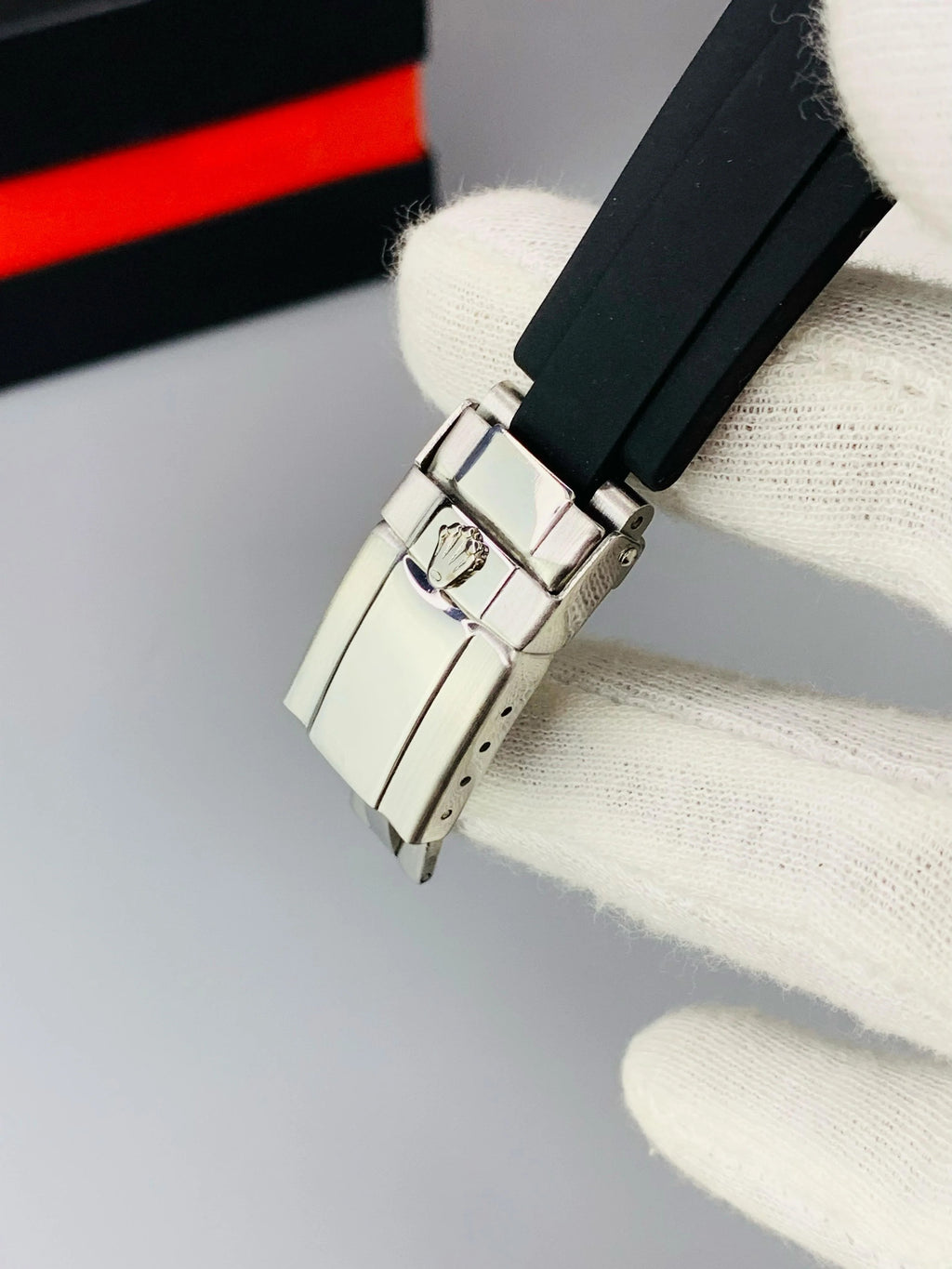 Rolex Oyster Perpetual Luxury Timepiece �Timeless Stainless Steel Dial with Premium Rubber Strap Without Box
