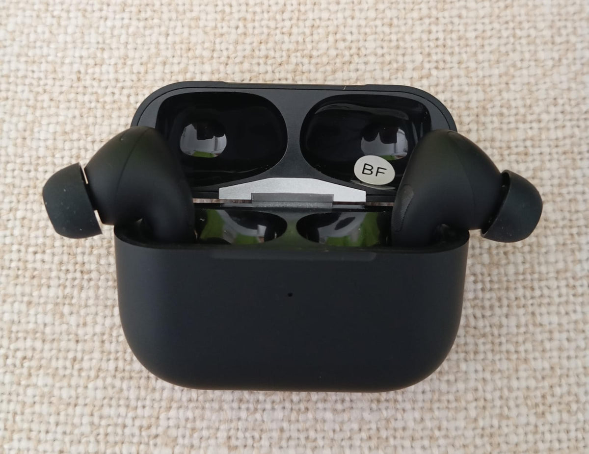Pro 2 Earbuds In Black – photo 4