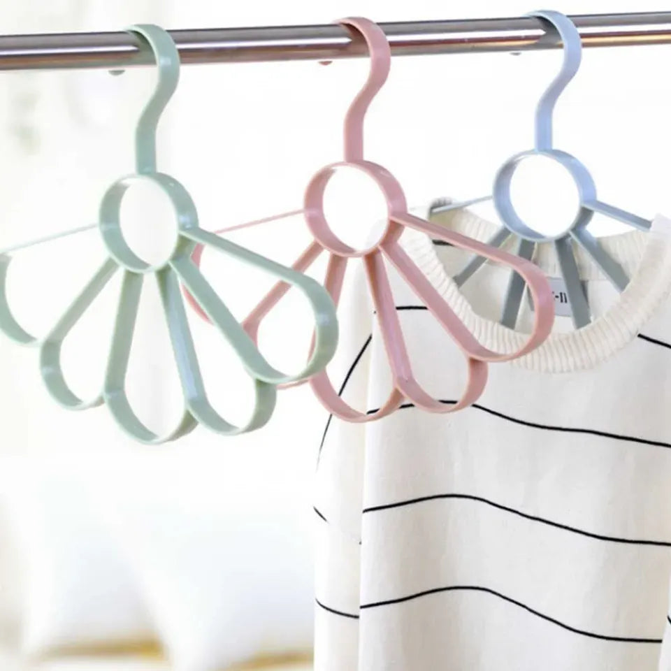 Flower Scarf Belt Hanger Multi Function Plastic Scarf Hanger 5 Holes Space Saving Organizer For Scarves Ties And Jewelry (Random Color)