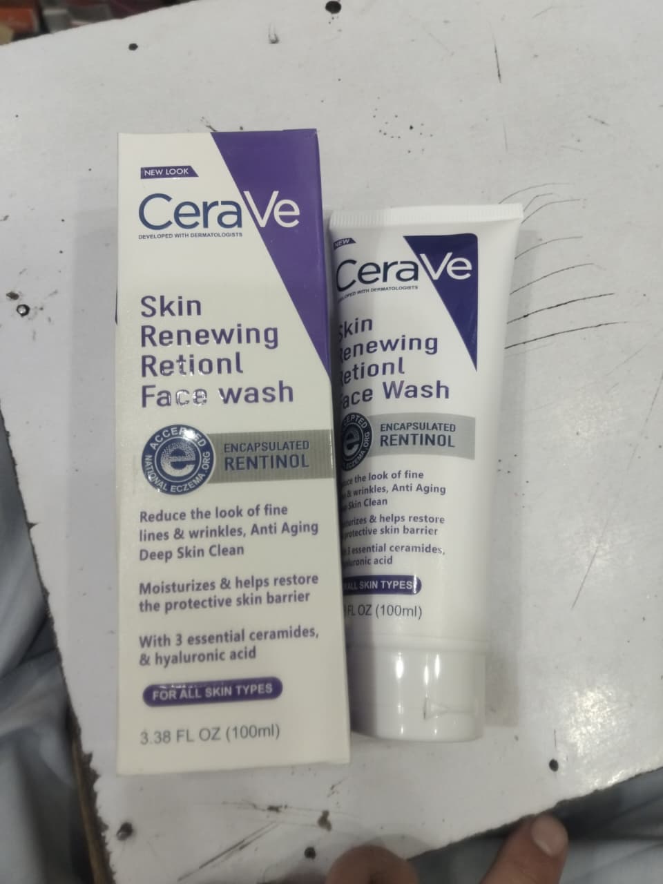 Renewing Retinol Face Wash �Anti-Aging Cleanser with Ceramides & Hyaluronic Acid for All Skin Types (100ml)